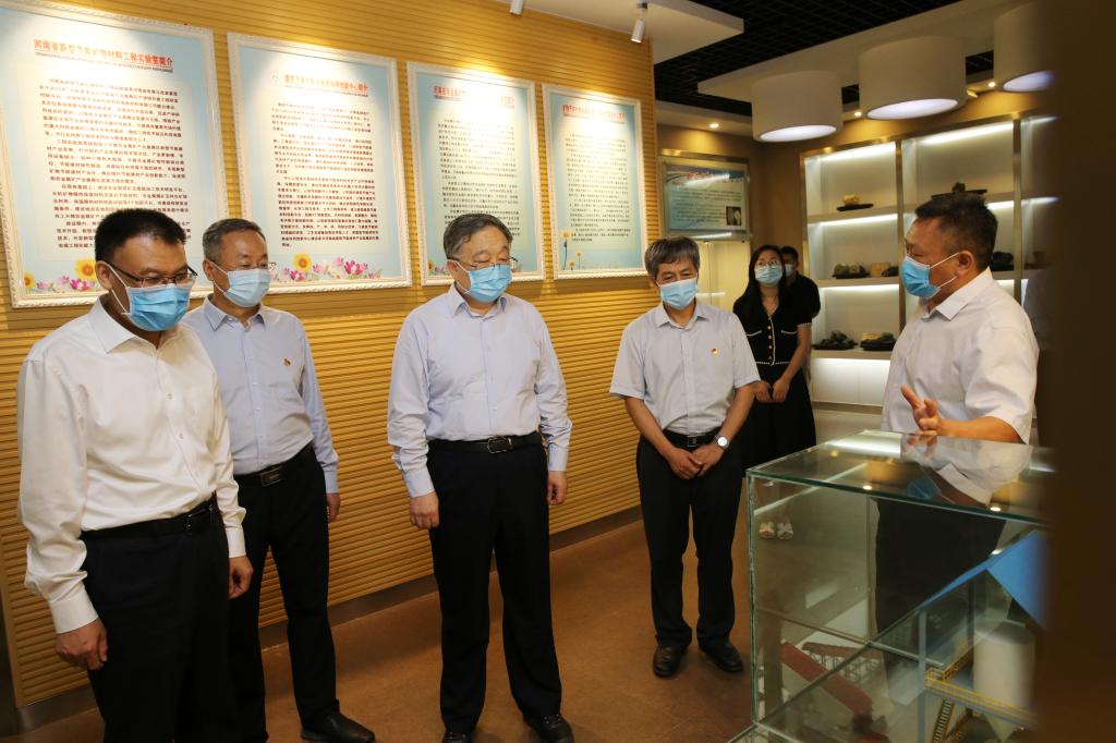 省委常委、省委高校工委书记李亚来校调研