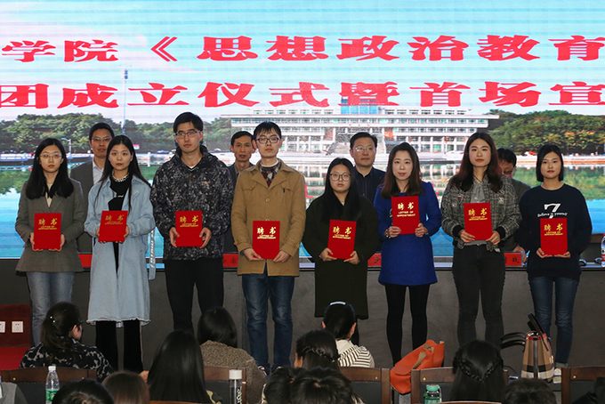 AT8V2214 拷贝.jpg