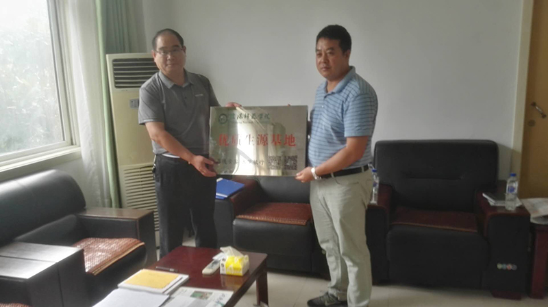 旅游.jpg 旅游.jpg