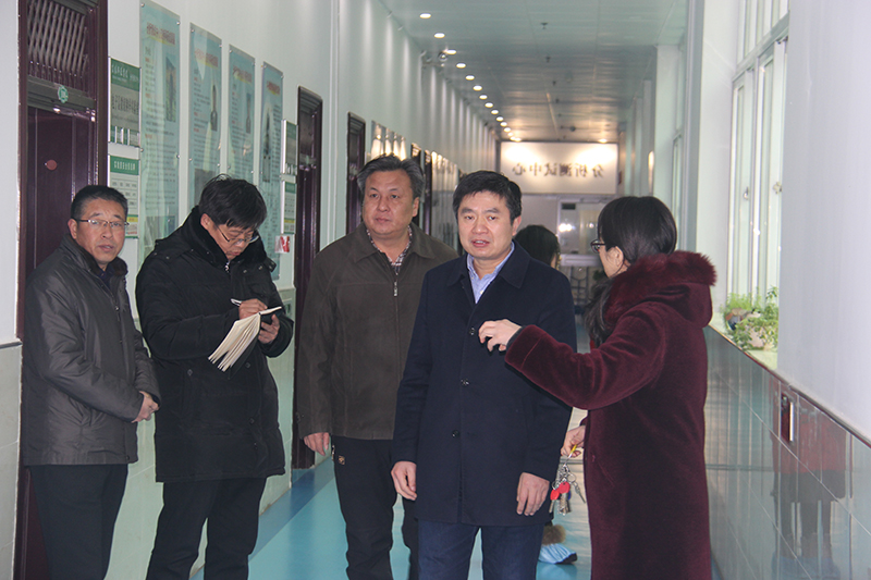余校长带队安全检查.JPG