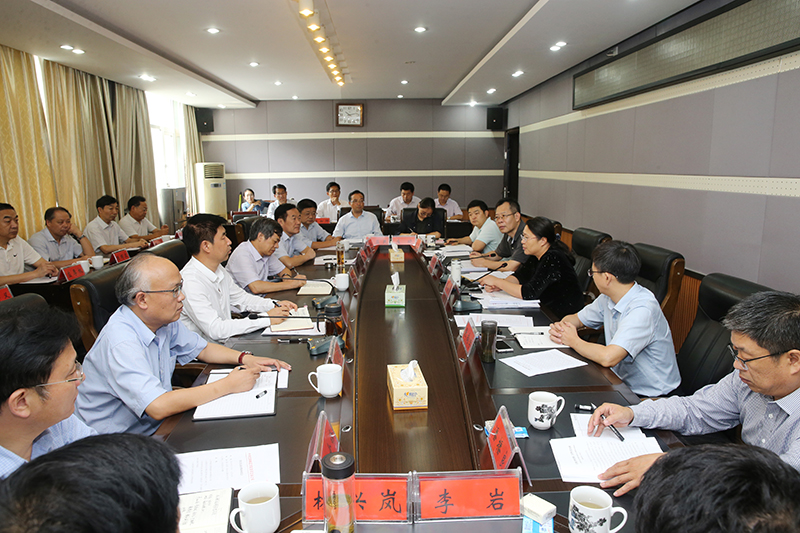 AT8V2589999.jpg