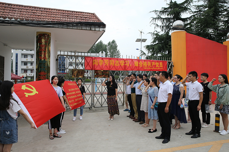 AT8V733888.jpg AT8V733888.jpg