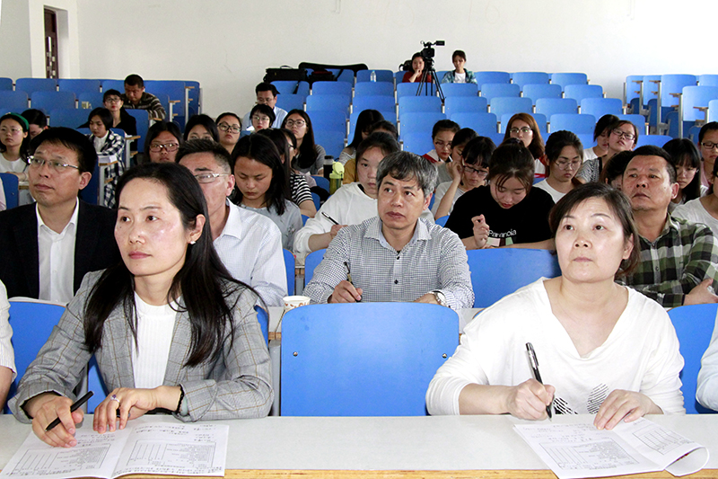 李俊校长深入法社学院课堂听课11111111.jpg