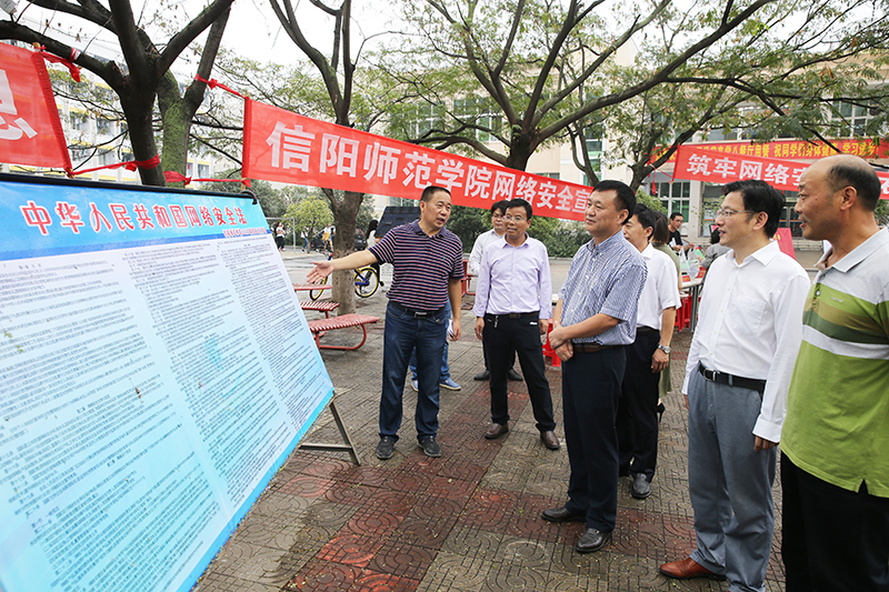 0000AT8V3294.jpg 0000AT8V3294.jpg