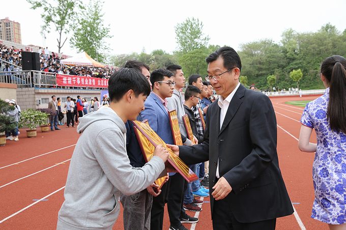 AT8V4384 拷贝.jpg