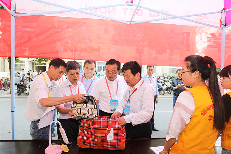 000爱心助学礼包.jpg 000爱心助学礼包.jpg