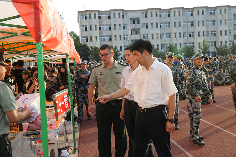 AT8V16866666.jpg
