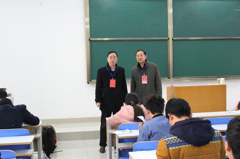 刘彦明校长指导研究生复试工作.JPG