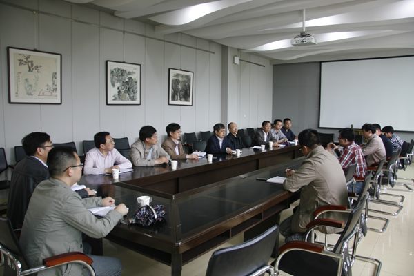 美术学院座谈会.jpg