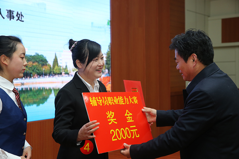 AT8V2044 拷贝.jpg